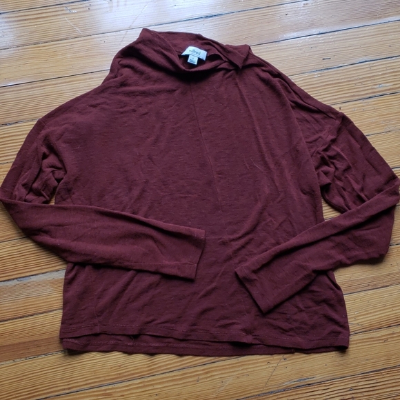 Aritzia Tops - Aritzia Wilfred mock neck top